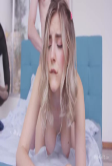 Eva Elfie เล่นโชว์เสียวกันในบ้านอย่างเด็ด