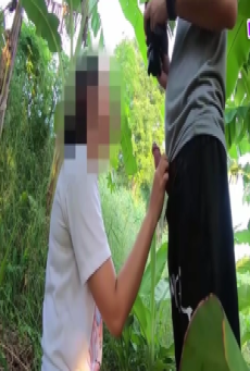 จัดเด็ดแอบพ่อ เล่นเสียวดงป่ากล้วย